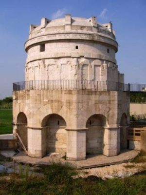 La Tumba de Teodorico el Grande ¡Una obra maestra gótica que desafía las leyes del tiempo y la gravedad!